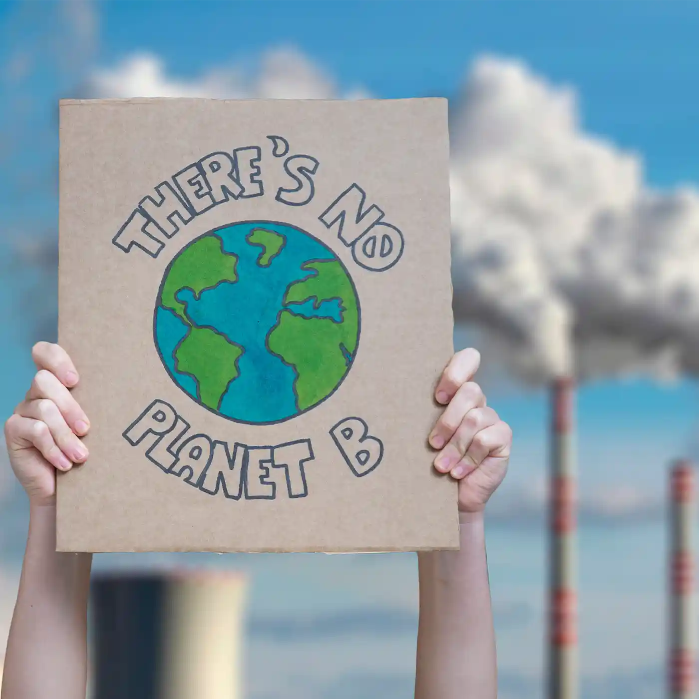 Schild mit Erdkugel und Slogan There is no Planet B mit Industrie im Hintergrund